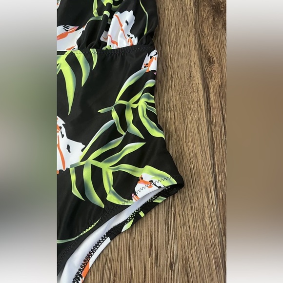 CUPSHE Black Floral Halter Plunging One Piece Swimsuit Size XL Bathing Suit NEW - Picture 5 of 10